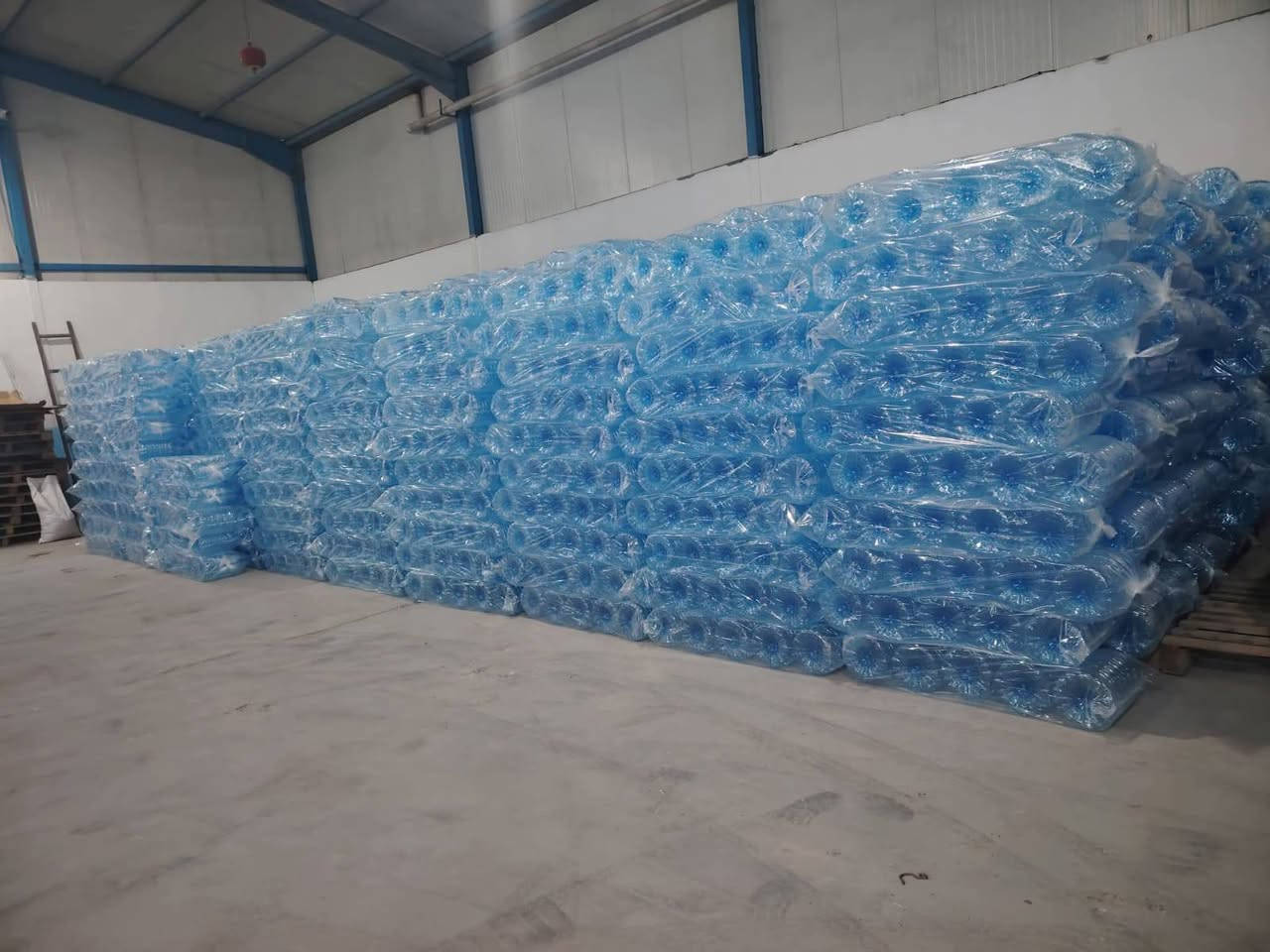 السلام عليكم يتوفر دبه ماء استخدام حجم 18 لتر وزن 300 للاستفسار رقم الادارة
***********
