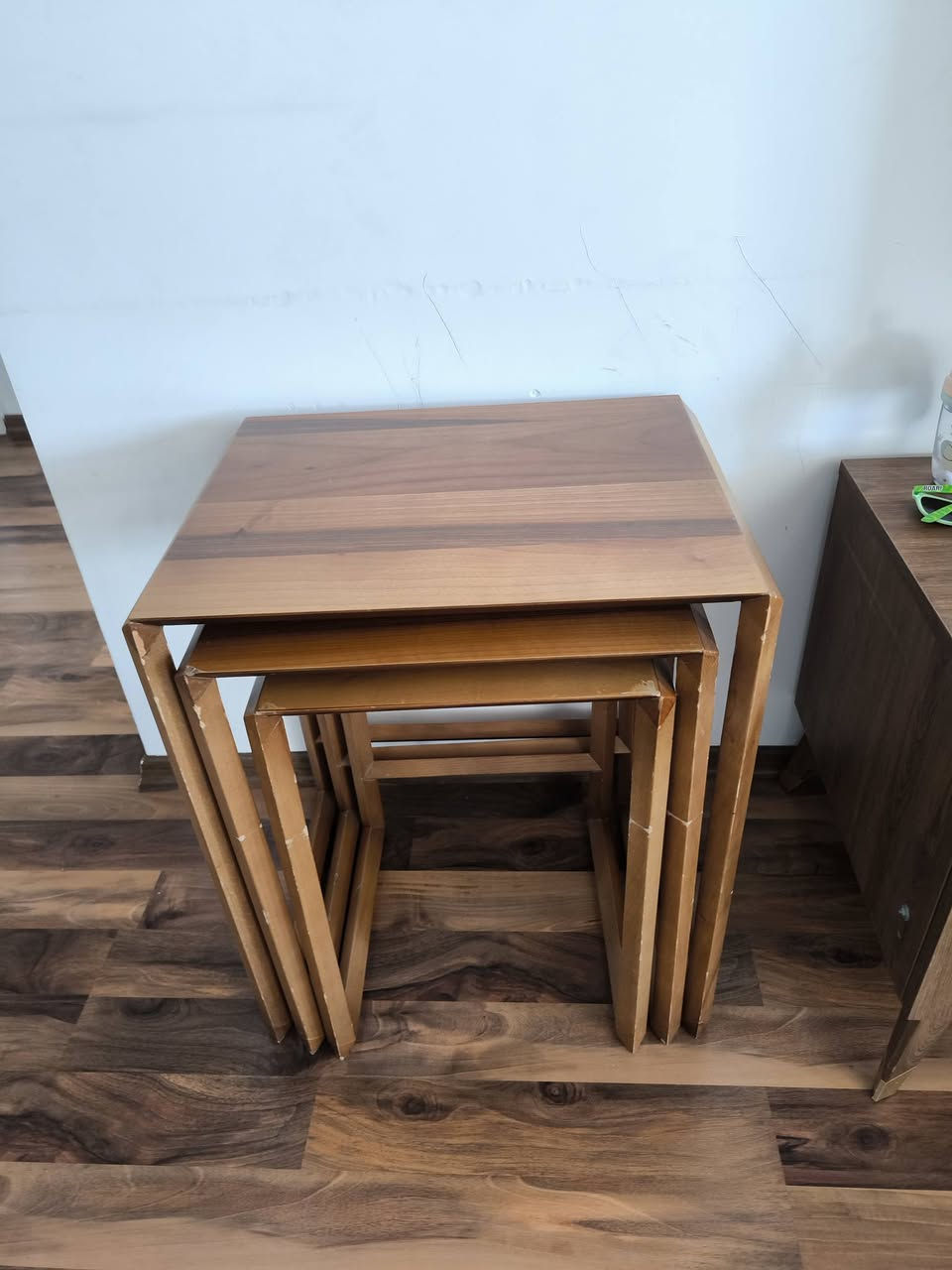 ئەم ئەشیایەن بۆ فرۆشتن
نرخەکان لەسەر وێنەکان نوسراون

سلێمانی 

***********
