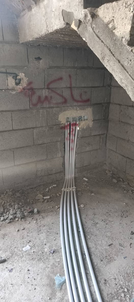 تـمّ بحمد الله.. مقتطفات من مشروع اليوم المتكامل: (كهرباء حديثة ⚡ + منظومة كاميرات 🔒 + شبكة ستلايت 📡 + نظام عاكسات 🔋).
​التنفيذ تم بأعلى المواصفات الفنية لضمان الأمان والراحة لصاحب المنزل
​لإدارة مشاريعكم وتأسيس منازلكم، تواصلوا معنا: [***********]
