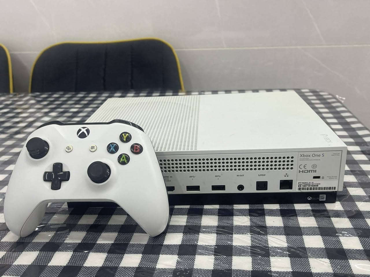 السلام علیکم
XBOX ONE S للبیع

المساحە 512g

الجهاز نظافتە 90%

جوستك بلادي

ویاهە وایر HDMI 8k

السعر 170وبیهە مجال للطیبین

مکاني کرکوك قادسیە اولی قرب مثلجات سارا


**إذا كنت صاحب هذا الإعلان وتريد حذفه لأي سبب، رجاءا أرسل رسالة إلى الدعم الفني**