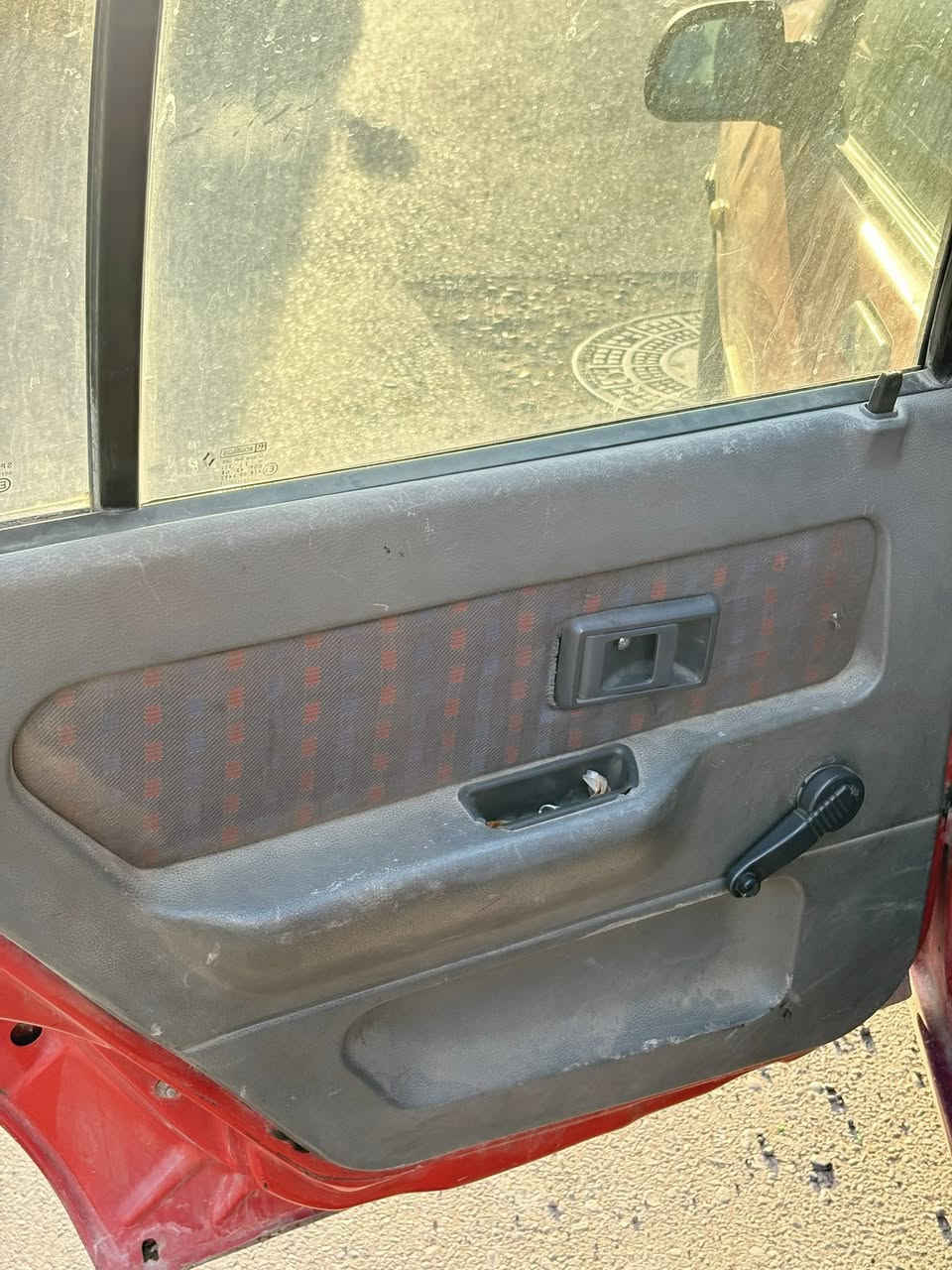 السلام عليكم
رينو كليو موديل 1991 
طخم امامي خلفي جديد 
باتري جديد 
وايرمنيه كلها شغالة
كير بشرط
مكينه بيها فط صرف يعوزها رنكات
سيارة جاهزة مال روحة وجية 
طالب عليها 18 وبيها مجال
للتواصل خاص او اتصل
*********** 
وترهم مراوس هم
