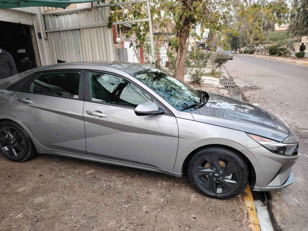 للبيع موديل 2023 رقم
*********** موصل 
سعر 153 قفل 
بيه قطعين و ملاحضات بسيطه 
تواير شتريت 4 
وباتري
