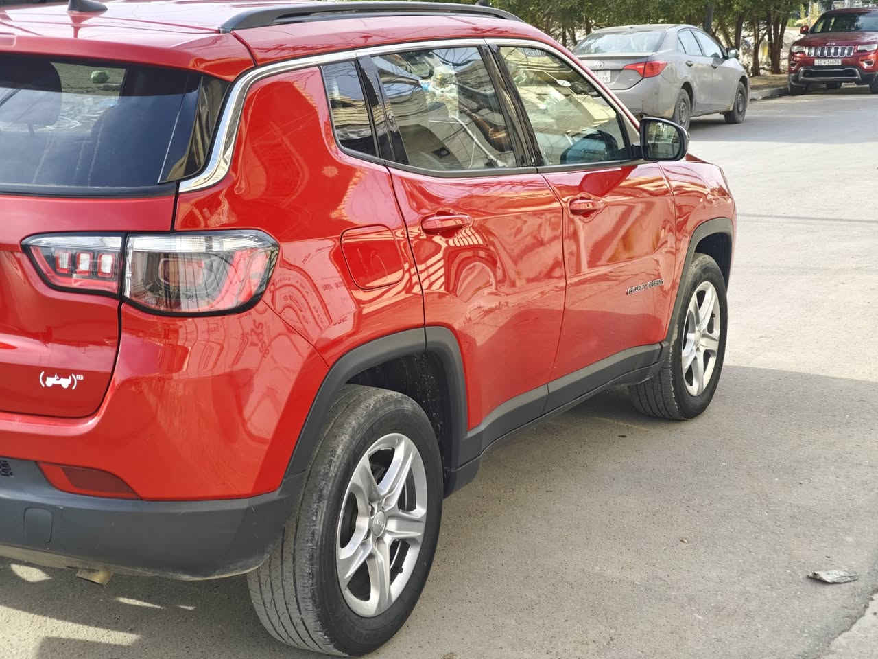 السلام عليكم للبيع جيب كومباس فئه لاتيتيود 
وارد امريكي موديل 2023 بدون ايرباك 
ماشيه 15 الف ميل حقيقي يعني زيرو 
محرك 2000 تيربو صاروخ المرغوب 
رقم بغداد دولي باسمي تحويل مباشر 

السياره فقط حادث امريكا والباقي كلها مكفوله 
محرك وكير مكفولات اسبانه ماممدوده عليهن شرط 

السياره جديده وجاهزه وبعدها بريحه الشركه 
السعر / 145 ورقه 
العنوان/ بغداد/ حي الجهاد 
للاستفسار/ *********** واتساب او اتصال
