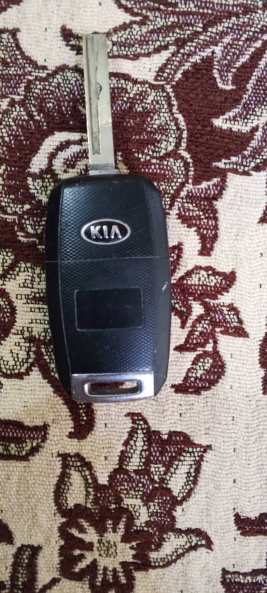 سويج سورنتو اصلي يرهم على موديل 15الى 17السعر 50وبي مجال ***********
