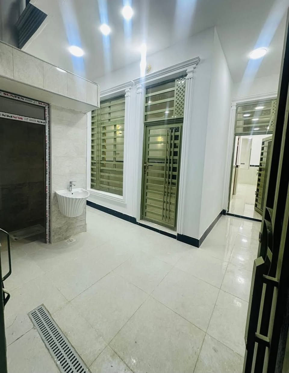 دار 🔥 عرض مميز💯
🏠دار الـــبـــيـع منطـــقة حي الغدير  🏠
  شــارع 20م مقابيــل اســواق فطـــومــه 
  
المساحه 100متر 5*20
بيت طابواا صرف// جاهز السكن🔑 

   🔰طابقين يتكون من🔰
   3غرف نوم صاله2+بيتونه
        مطبخ استقبال
↔️ صحيات خارجية وداخلية
 الاستفسار اتصال بصاحب  العقار الرسمي  هاتف اوواتساب 
 ***********)
