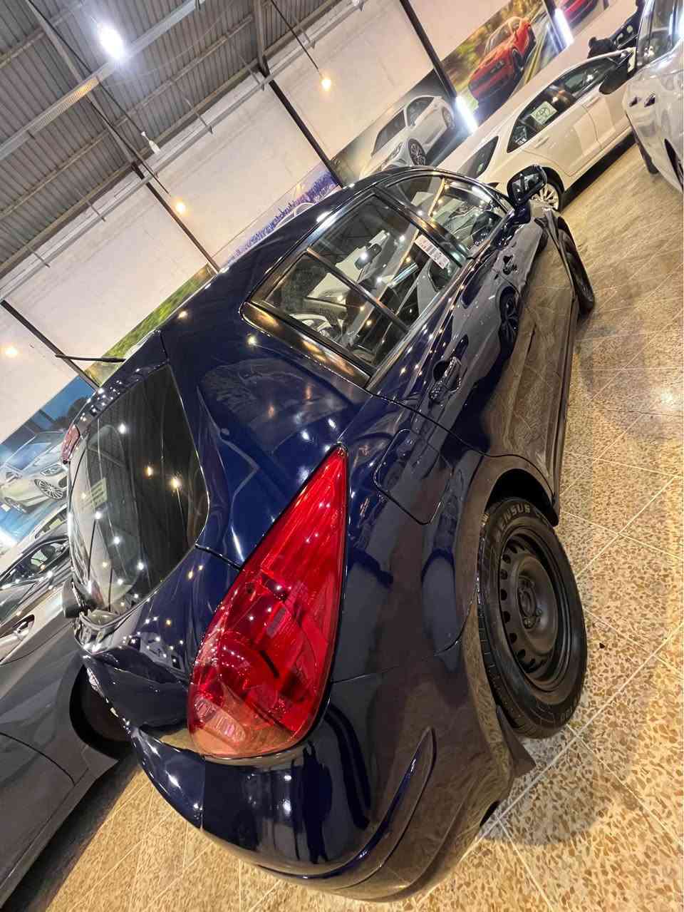 نيسان ڤيرسا موديل ٢٠١٢
يه ك يه چاملغي پشتي بوياغه بي ژوري بي ئيرباگ 
مه كينه گير به شه رت 
ره قه مو سه نه وي نوييه 
سعري ٨٧ مه جال 
*********** أربيل, العراق
