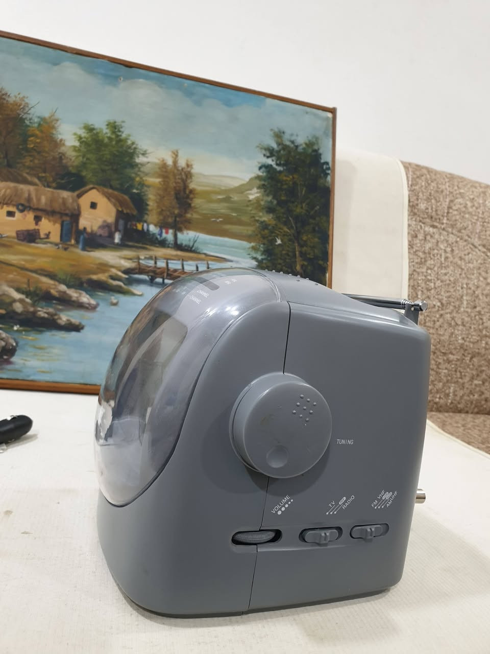 راديو تلفزيون غير مستخدم
