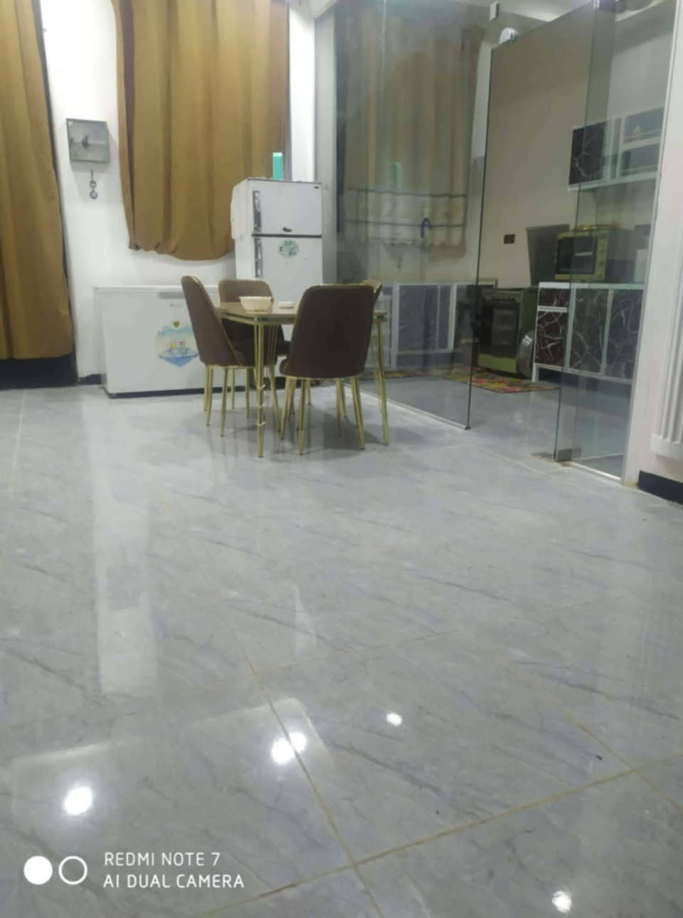 بيت للبيع الموقع التاجية العشرتالاف الثاني عن شارع 25قرب حسينية قمر بني هاشم ركن 
المساحه 200
الواجه 12×17
غرف النوم عدد 3
كلدور عدد 2 
استقبال 
مطبخ حار بارد 
مجمعات صحيه عدد 3
البيت مطلوب اسكان 
البيت بناء 2023
للاستفسار الاتصال على الرقم التالي
***********
