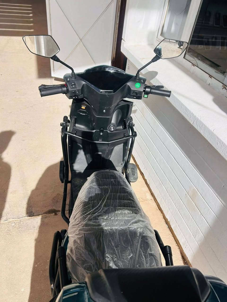 دراجة كهربائية سبورت – شكل ناري وأداء قوي! 🔥
إذا تريد وسيلة نقل عملية، اقتصادية وبنفس الوقت شكلها فخم ومميز 👌
⚡ تعمل على الكهرباء – بدون صرف بنزين
🔋 بطارية قوية تدوم مسافة ممتازة
💡 إضاءة LED أمامية عصرية
🛵 تصميم رياضي جذاب
🧳 بيها صندوق خلفي للتخزين
✅ مناسبة للدوام، التوصيل، والمشاوير اليومية
حالتها ممتازة وجاهزة للاستخدام 👌
📩 للحجز والاستفسار راسلني عالخاص
📍الموقع: البغدادي 
***********
