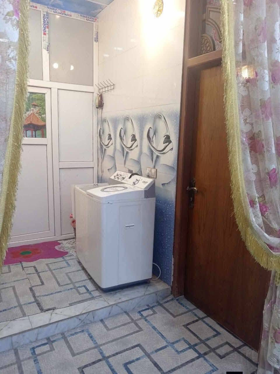 السلام عليكم..
دار للبيع .مكان مميز جدا 
النوع // طابو زراعي سند 25 
المساحة // 285م
الواجهه //13/5م
البناء // طابوق جمهوري 
السقف صب كونكريت بإشراف وتنفيذ مهندس مدني 
التفاصيل : طابقين
الطابق الاول يتكون من
غرفة عدد 2  6*4الثانيه 6*8
استقبال 9*4
صالة 10*4
مطبخ 6*4
صحيات داخلية .
صحيات خارجية .
ممر ات خلفي طارمه
الطابق الثاني 
غرفة نوم عدد 2
6*4+8*4
السطح اشتايكر كامل
السعر //١٤٥ وبيه مجال
الموقع ** بابل المدحتيه ربيانه مقابيل دار وعد الكصاب عبر ربيانه
 شارع صب مجاري خارجيه
بناء حديث درجه اولى 
عرض الشارع 6م الامامي
للاستفسار اكثر يرجى زيارة مكتب دلالية وائل الهندي الواقع شارع الستين قرب سلوان ابو الكاشي مقابل فرع علي قماره
 او الاتصال على الرقم ***********وائل الهندي
***********ابو علي
للإعلان والترويج عن عقاراتكم يرجى مراسلة الصفح
