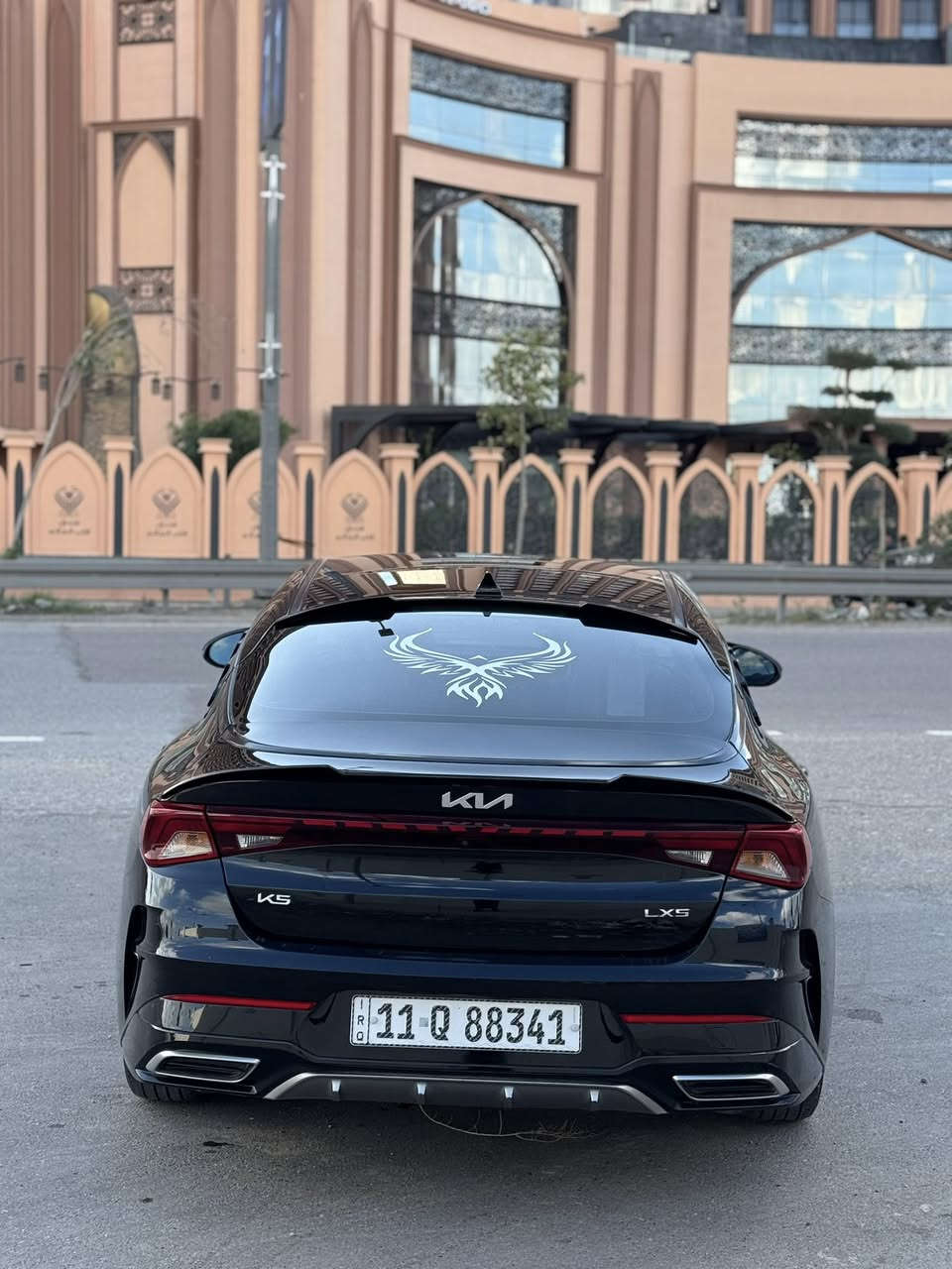 السلام عليكم كي فايف موديل 2023 حادث جدا بسيط دعاميه وجزء من البنيد بدون ايرباك وطخه بجاملغ خلفي بدون دواخل  وبل سونر يطلع عندي بابين فتح تعيار غير تعيار المهم بدون تبديل 
وجزء من تكمه خارجيه كلير امريكا حتى ابو سونار كتبلي كلير امريكا فقط باقي كفاله 
فول عدا بانوراما شاشه وبصمة وكامرة ورادارات امامي خلفي كامرة تحديد مسار مانع نحدار توقف ذاتي ٤ انظمه قيادة بعد بيها هواي موصفات

رقم بغداد الدولي ب اسمي 
مكاني بغداد اليرموك 
***********
