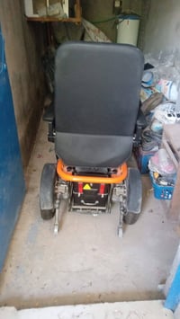 عربانه للبيع ما مستعمله بعدهي جديده، سعر 650 تواصل/ 07728952653