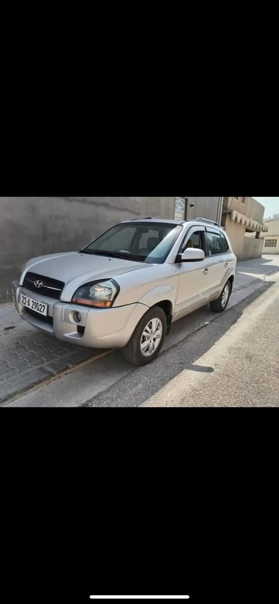 توسان للبيع.  2009 خليجي.   البنيد صبغ. فقط.  
الكير المكينه.  التبريد.  جيد  تخم تايرات باتري. جديد 
السعر. 104.  بيه مجال 
رقم الهاتف.  ***********
