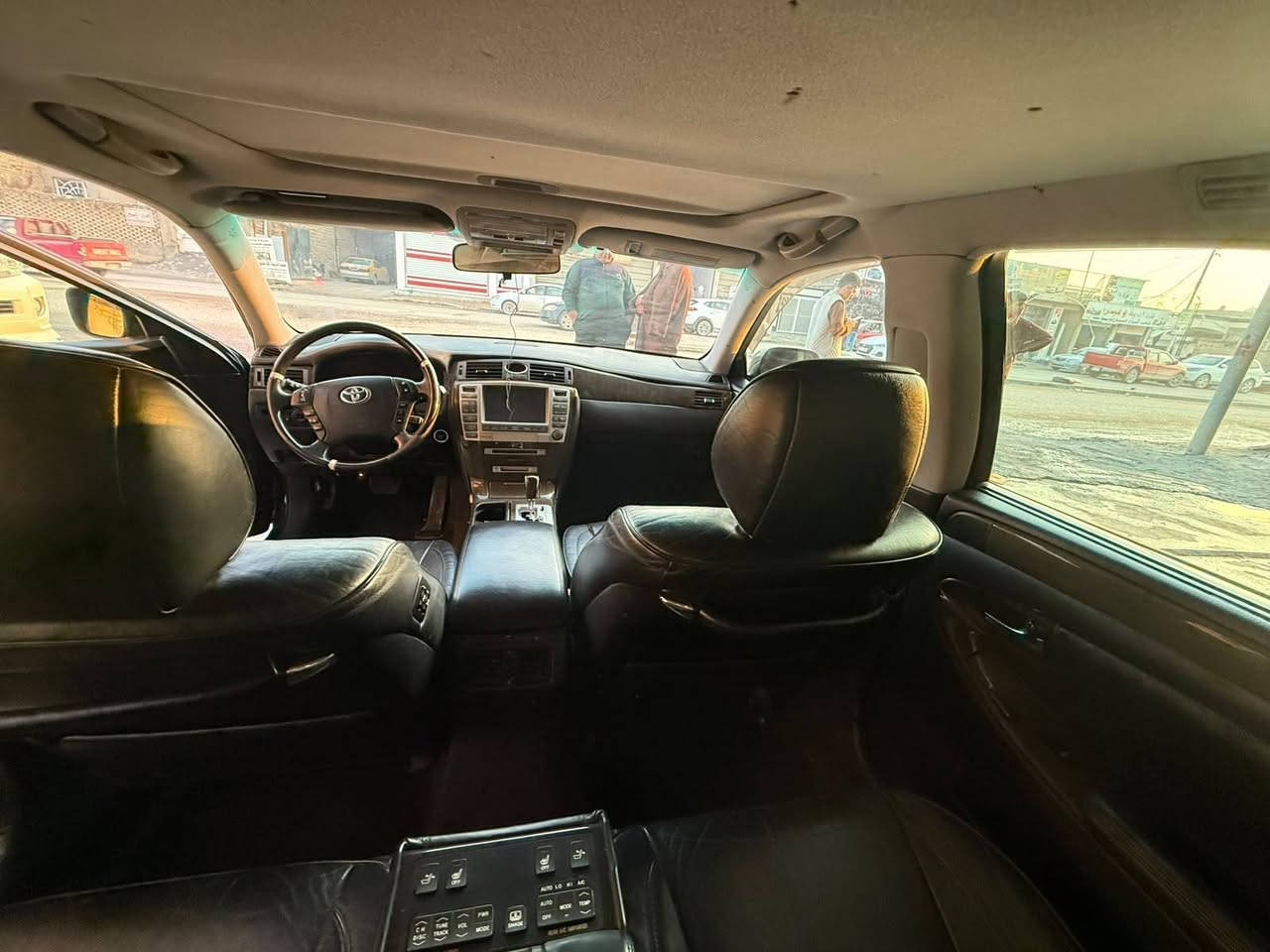 ١TOYOTA CROWN MAJESTA👑
للبيع تيوتا ماجستا. 2007 
اصولي💥 شرط المداور
الون اسود 
رقم نجف شرط المداور راعيها موجود
السيارة كفالة عامه من اصوليات و كص وصبغ

المواصفات👇 
5دكم 
✅ محركها V8 الحجم 4300
✅ كشنات جلد أسود 
✅ تبريد امامي خلفي3قطع.
✅ 3قطع بردات خلفيه.
✅ اربع كشنات كهرباء.
✅ 5بصمات ابواب+بصمة تشغيل+ صندوك شفط 
✅ كشنات خزن ميموري.
✅ حساسات  امامي وخلفيه
✅ كامره خلفيه 
✅ بگ لايتات لد اصل.
✅ ثلاجة
✅ مري ترحيب عند الاقتراب+اشاير بالمري والجملغات.
✅ ستيرن كهربائي 
✅ مري كهرباء+هيتر♨️
✅ تحكم ستيرن+كروز تثبيت سرعه.
✅ جنطه جكات كهرباء شفط.
✅ السياره بيه 3 رادار اصل

وباقي المواصفات المعروفه لل5دكم.
العنوان النجف الأشرف.كوفة
للاستفسار📞***********
السعر 175 وبيه مجال قليل
