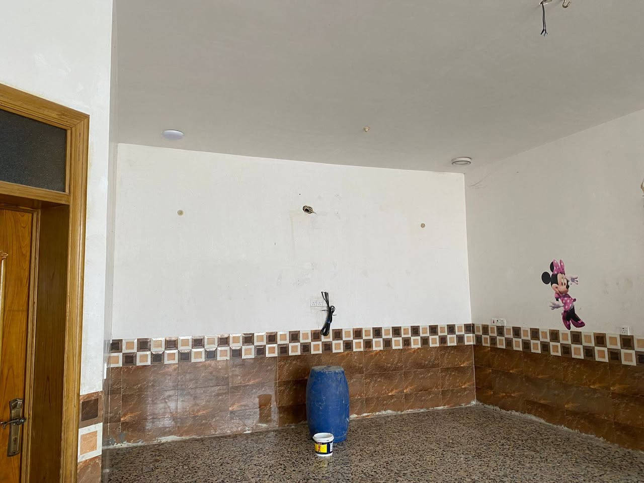 بيت للايجار مساحته 250 متر بناء درجا اولا  متكون من2 غرف نوم +صاله+مطبخ+استقبال مكانه نهات شارع المدرسي قرب شارع ابو مهدي المهندس  اي استفسار ***********
