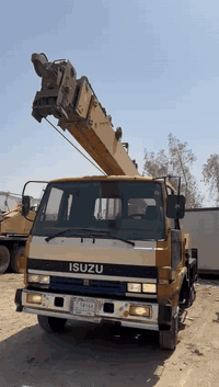 سلام عليكم كرين اش للبيع جوه ازوزه كرين كفاله  عامه سلايتين تخم تاير موديل ١٩٩٢ السعر ٢٦٠ او بيه مجال رقم الهاتف ***********
