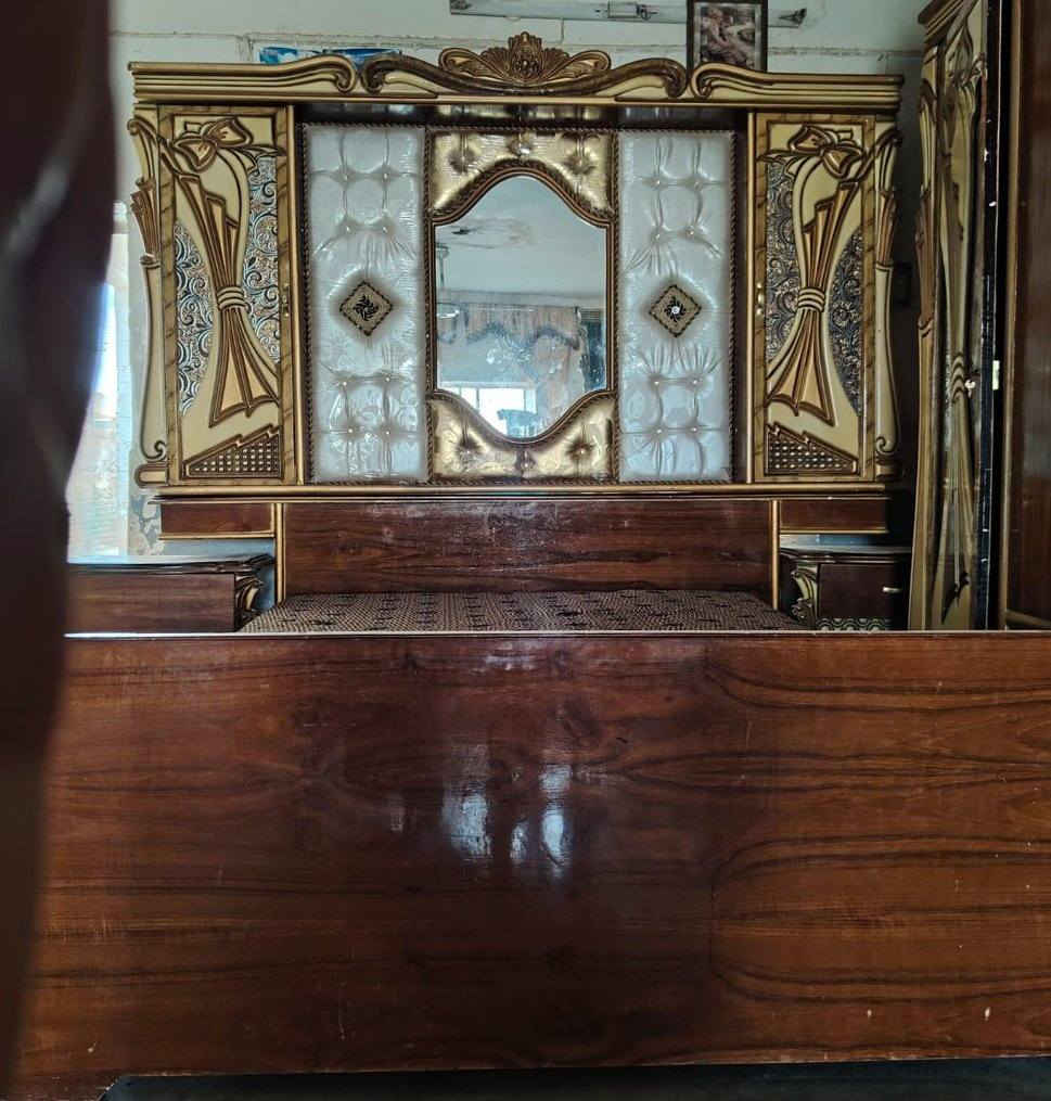 غرفه نوم مسرح نضافه ٩٠ بل ميه السعر ٩٠٠ وبيها مجال العنوان الرمانه*********** أو واتساب 

ادمن وافق
