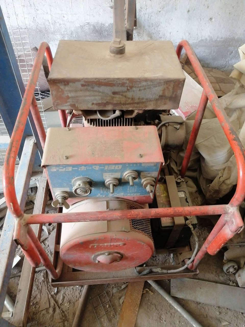 السلام عليكم اخوان اغراض حداده للبيع مكينه كونكار تشتغل ثري فير وسنكل فير +كوسره ثابته ثري فير +مكينه بلغاريه كراكره +مكاين عراقيات عدد 2 للاستفسار الاتصال على الرقم *********** لمكان محافظة الناصريه
