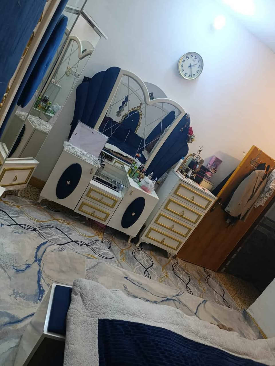 غرفة نوم بحالة ممتازة جدًا، استخدام نظيف وخفيف، تصميم راقي يجمع بين اللون الأبيض والكحلي مع لمسات ذهبية أنيقة صاج أصلي مستخدم فقط سنة كربلاء, العراق


**إذا كنت صاحب هذا الإعلان وتريد حذفه لأي سبب، رجاءا أرسل رسالة إلى الدعم الفني**