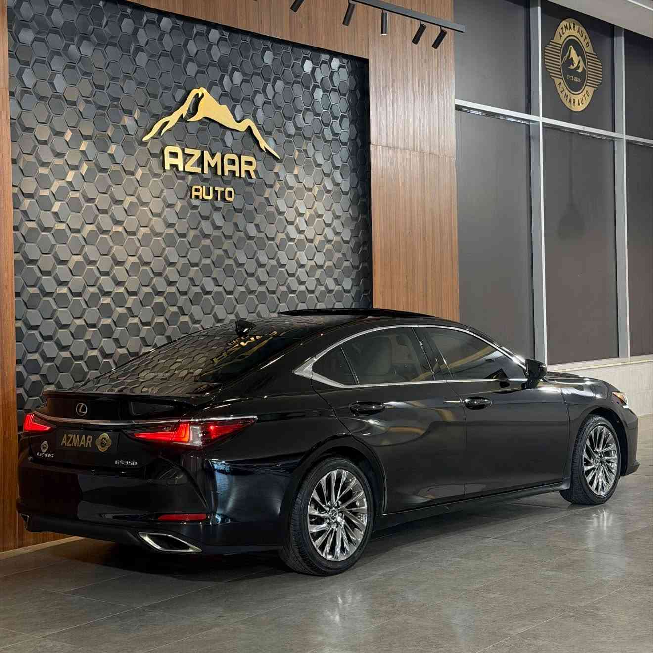 ‎للبيع لكزز💎
ES350 🔥
محرك 6 سلندر 
موديل 2024
ماشية 16 الف❗️
فول مواصفات
داخل كريمي
 (فتحه وبصمات وجلد وكامرا ورادار ونقطه عمياء وكشنات تدفئه وتبريد وستيرن هيتر و تحكمات ستيرن و كيج دجتال و ٣ انضمة قيادة و كشنات تدفئة و تبريد و ستيرن تدفئة و بعد هواية مواصفات )

السيارة وارد امريكي بيها نص قبغ الصندوك صبغ بدون دواخل بدون ايرباك🔥
وگير ومكينه بشرط 
السعر : 368$ ورقة
 
للاستفسار :***********
العنوان : السليمانية المعارض الجديده شركه (ازمر اوتو)
