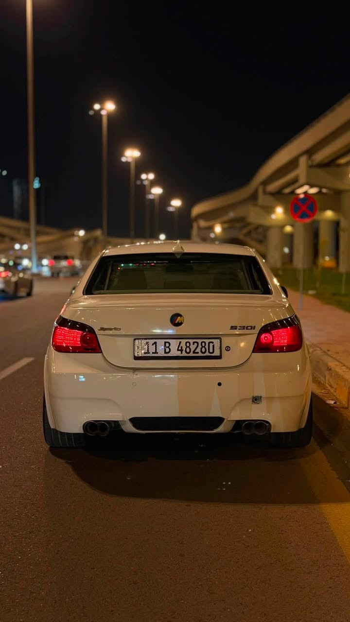 سلام عليكم حبايب 
بيع او مراوس 
E60 530. 6 سلندر N52 
موديل 2007 
سياره فول مواصفات 
اصل تو ويل 
اصل N52 
شاشه وسلايت ومري قلاب 
كت m5 كامل 
ويل 19 اصلي m 
مشط ستيرن كهرباء يعني فول خفه 
سياره بدون اي نقص كامله للاخير ترايك وين ما يعجبك 
مصروف عليها كلش هواي 
سعر 112 وبيها مجال حك الجيه 
وماكو هيج نضافه بهيج سعر 
مكاني بغداد الرصافه 
***********

