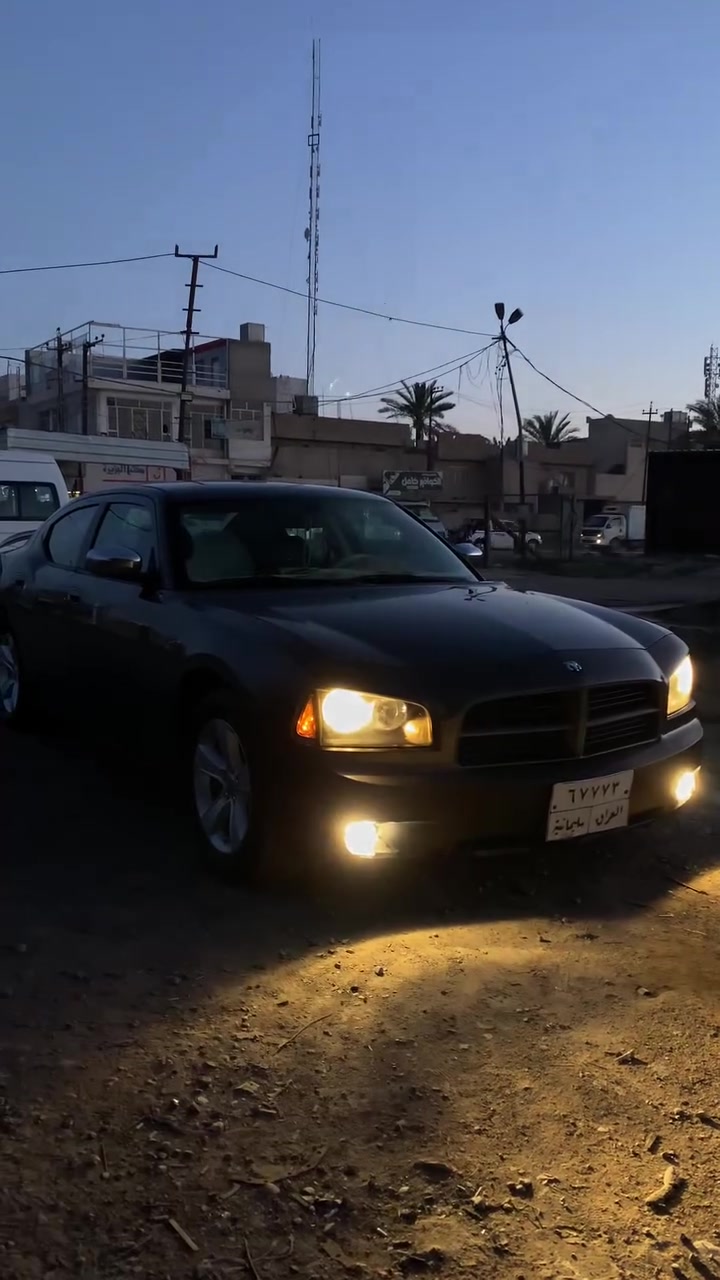 السلام عليكم
جارجر موديل 2008مكفولة كفالة عامة ما عدا (جاملغ خلف السائق ربع صبغ )

تدفئة تبريد 

كهربائيات كلها شغالة منظومة زنون جديدة 

محرك وكير كفالة 

حجم المحرك 3500

رقم سليمانية تحويل بنفس اليوم بأسمي 

تخم تاير جديد ماصار شهر من شديتهن 

السعر 105وبيها مجال 

العنوان ديالى الخالص 

***********
