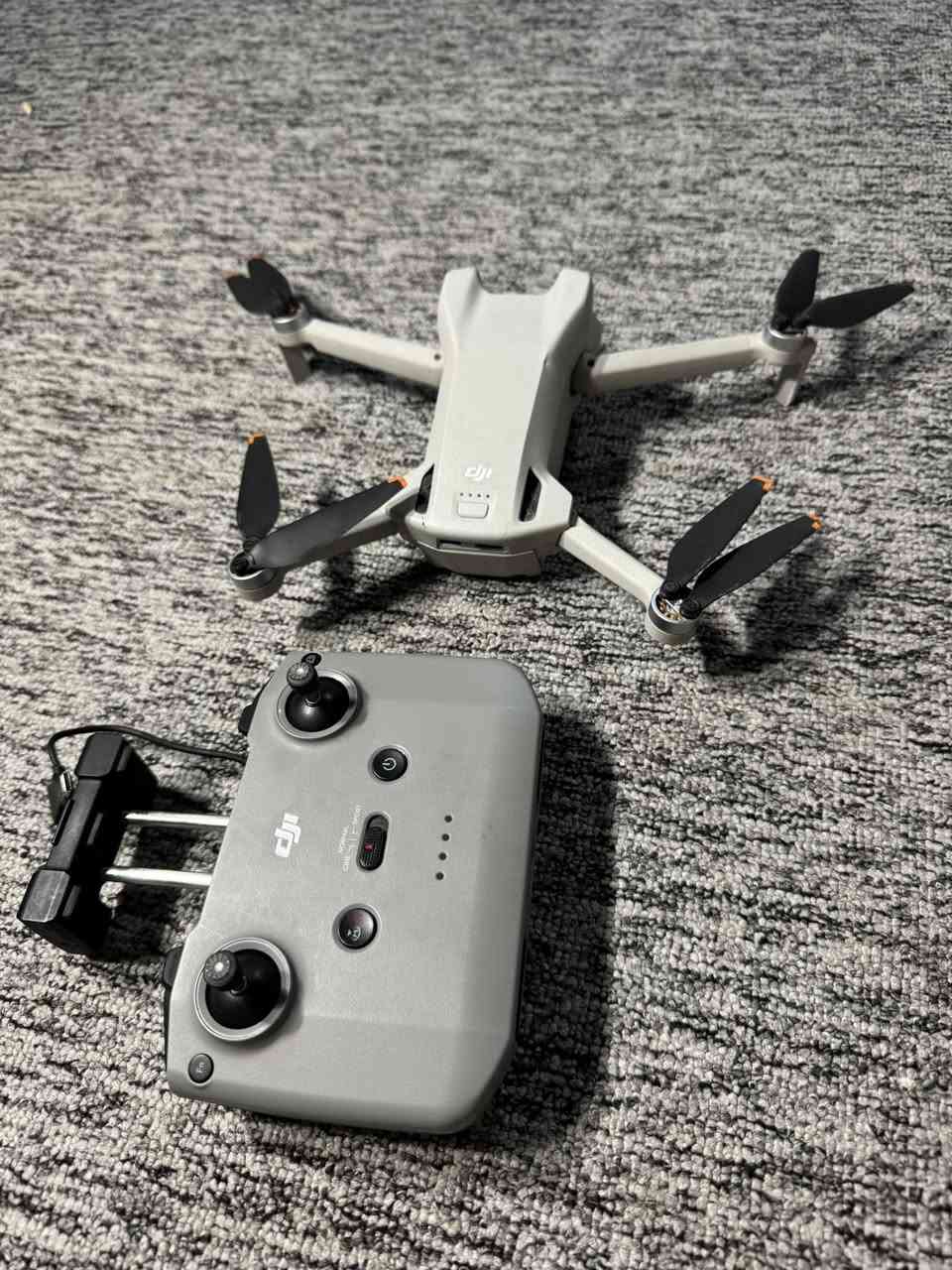 درون مني 3 البيع وياها جنطه و 3 بطاريات وشاحنتها جاهزه تجي تطيرها وتصور بيها يلا تستلم فقط الكمبل مالتها مصلح وشغاله مبيها اي مشكله مكاني نجف كوفه معندي توصيل رقمي ***********
