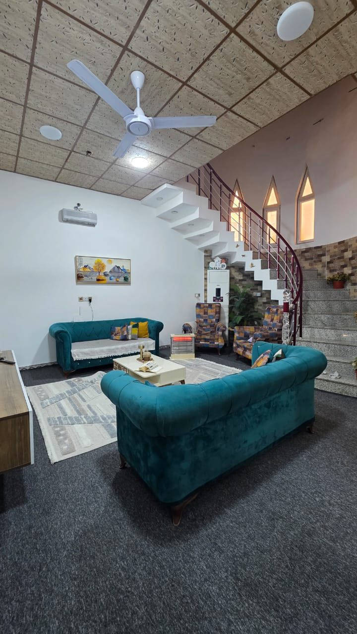 العنوان: بيت للبيع في التنومة - حي الصالحية (بناء حديث)
التفاصيل:
الموقع: البصرة - التنومة - الصالحية - شارع اللواء (بالقرب من مركز نور العراق للإنترنت).
المساحة الكلية: 200 متر مربع (الواجهة 10م × النزال 20م).
مساحة البناء: 170 متر (بناء طابوق بالكامل - سنة 2019).
التصميم الداخلي:
غرف نوم عدد (2) بمساحات واسعة (4 \times 4م و 5 \times 4م).
استقبال فخمة بمساحة (6 \times 4م).
صالة جلوس واسعة بمساحة (6 \times 5م).
مطبخ مريح بمساحة (5.5 \times 3.70م).
المرافق الخارجية: كراج سيارة (6 \times 3م) + مجموعة صحيات (المجموع 23 متر).
الخدمات: المنطقة مخدومة بالكامل (ماء، كهرباء، مدارس، مستوصف، سوق قريـب).
الشوارع: عرض الشارع 8 متر (موقع هادئ وسهل الوصول).
السعر: 165 مليون دينار عراقي (قابل للتفاوض مع المشتري الجاد).
للاستفسار والتواصل{***********
