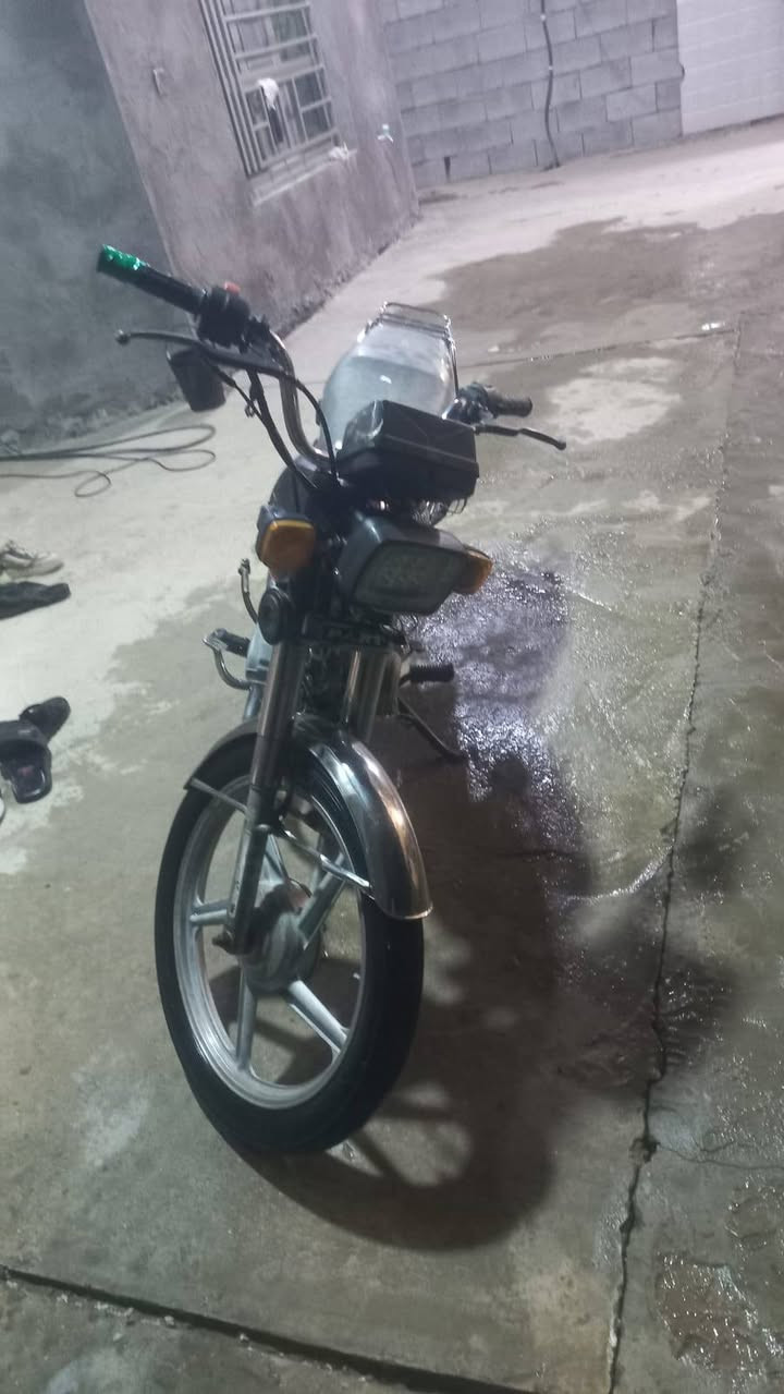 سلام عليكم موطور للبيع موديل 19 محركه ما مفتوح ولا مجفت سعره 300 وبي مجال راسلني وما اقصر وياك مكاني رمادي جويبه الرقم ***********
