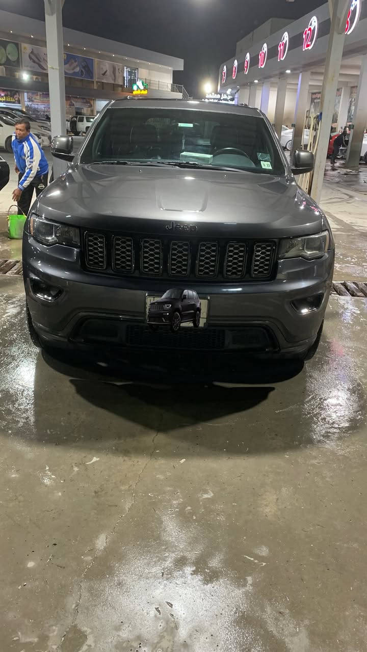 السلام عليكم جيب كراند شيروكي 2018 بلاك توب معروفه مواصفاته مع ذلك راح اكتبهم وارد امريكي الحادث ربع جاملغ خلفي فقط الباقي كفاله محرك 6 سلندر 3600 ماشيه 96 الف كيلو شرط الفحص مواصفات
حساسات خلفيه
كامره خلفيه
توقف ذاتي عند الرجوع 
اطفاء ذاتي 
شاشه كبيره
لايت زنون
كشنات جلد ومخمل مطعم
تدفئه استيرن 
تدفئه كشنات 
تشغيل عن بعد 
صندوك كهرباء شفط
كشن السايق فول تحكم كهرباء
فورويل
فتحه
وباقي المواصفات المعروفه
رقم بصره تحويل ثاني يوم  السعر 230  الاتصال ***********
