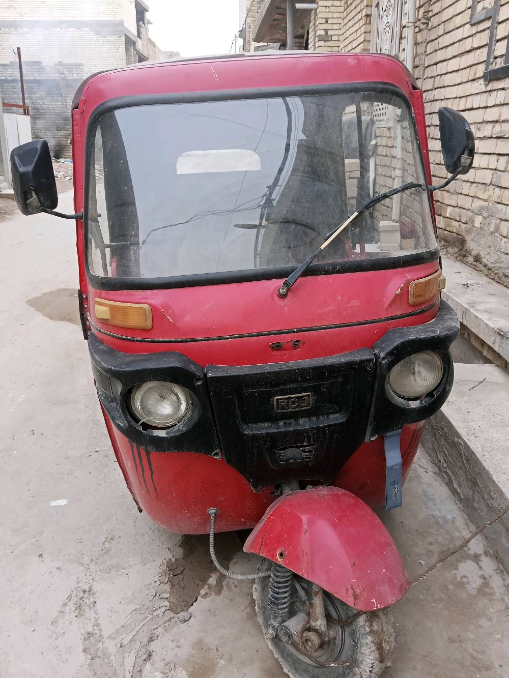 تكتك زيل موديل2018 بيها مكينة باجاج نظيفة موديل2020 رايدها مليون 750 وبيها مجال العنوان بغداد الخطيب الزراعي 