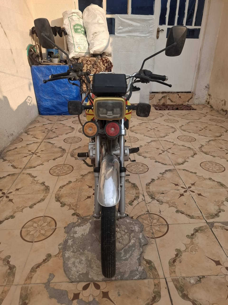 سلام عليكم دراجتي نوعيه سافين موديل 2024 استخدام ٧ اشهر فقط بعدهاا وكاله مثل ما موظح بصور شخط ما بيهاا كله شغال هورن اشاير ليد كله سلف واحد شغل وتطلع بيهاا مكينه 150 cc منفيس اصلي مالهاا موجود شراي يطب خاص او راسل عل واتساب ***********
