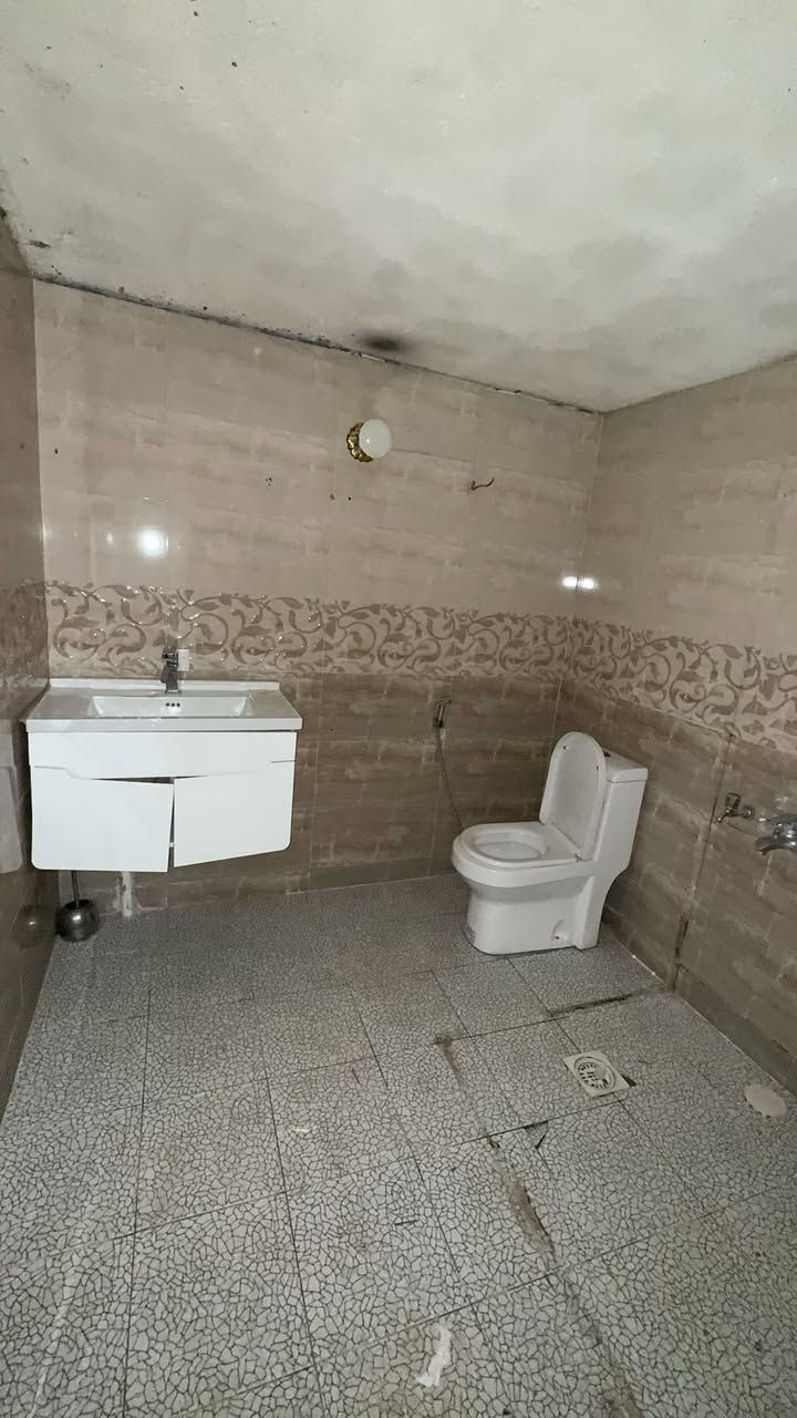 #للايجار__في__السيدية
دار مساحه 125 متر يحتوي على 

3 غرف نوم سويتات و صاله ومطبخ وخدمات

بدل الايجار مليون

للأستفسار ***********
