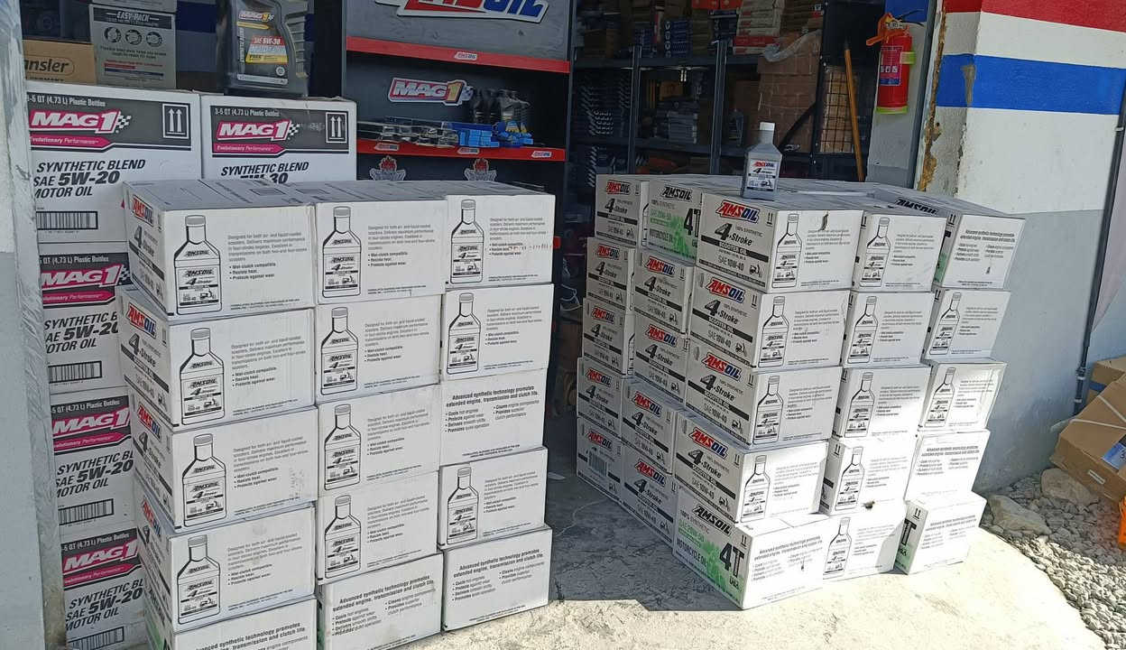 رجع توفر من جديد 👇👇👇
AMSOIL 4-Stroke Scooter Oil 10W-40
🔹 النوع: زيت سكوتر 4 أشواط (مو دراجات 2T)
🔹 التخليقيّة: 100% تخليقي (Synthetic)
🔹 اللزوجة: SAE 10W-40
🔹 المواصفات: JASO MA / MA2 – API SN, SM, SL
🔹 السعة: 946 مل (1 كوارت)
شنو يعني هذا ؟
يعني مناسب لسكوترات 4 ستروك اللي يكون الكلتش مبلل (Wet Clutch).
يتحمل حرارة عالية وقيادة داخل المدينة.
مناسب لأجواء العراق خصوصاً إذا الاستخدام يومي وحرارة مرتفعة .

متوفر جملة ومفرد 

السعر راح يكون 14000 مع التبديل 
هذا العرض خلال شهر رمضان المبارك 

📌العنوان السماوة 
📍شارع الملعب مقابيل جامعة المثنى 
محطة #گارسنتر 
موزع معتمد للشركة في محافظة المثنى
***********☎️
***********☎️
