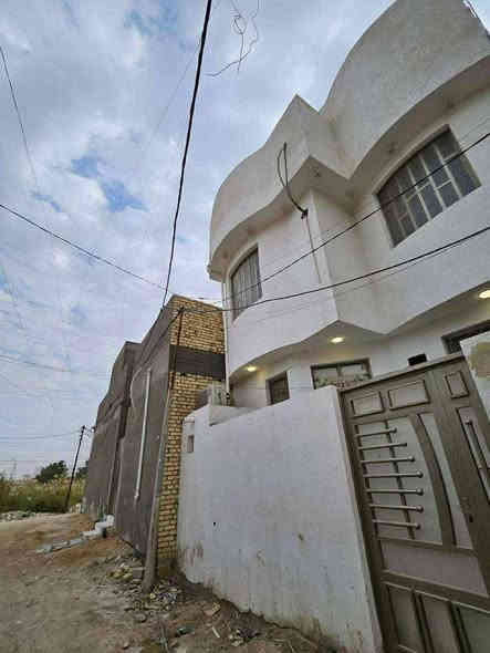 بيت مساحة 83 متر اقرار محكمه  
العنوان حي الذهب خلف طاقة حي الحسين قرب سوق الصيادين
 يتكون من طابقين 
الاول  براني وصاله ومطبخ وصحيات 
الطابق الثاني غرفتين مع صحيات 
كونكريت مسلح للطابقين 
السعر 62 مليون 
للتواصل ***********
او مراسلة صفحه
