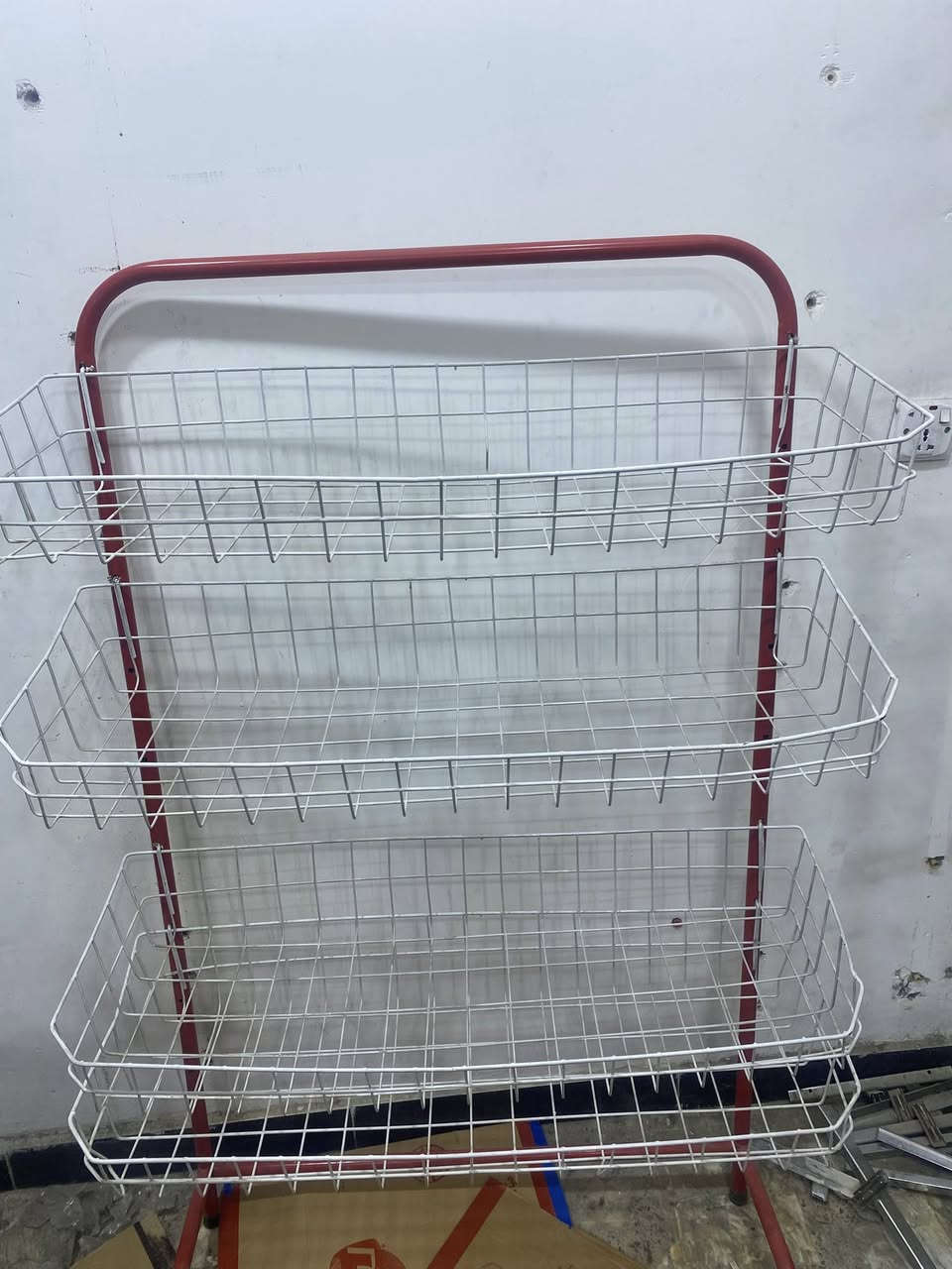 السلام عليكم رفوف عدد 2 سعر الواحد من الأخير 30 عارضة جبس عدد 2 حجم كبير الوحدة 30 ميز 3 جرارات جديد وحديث ألمنيوم سعره 150 العنوان بغداد الشعب شارع الاسواق المركزية الرقم ***********
