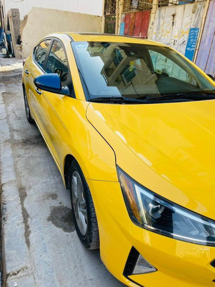 السلام عليكم عندي النترا 2020 وارد أمريكي حادثها جاملغ فقط فول مواصفات عد الكشنات 
السياره بصمه
فتحه 
أضاء عند الاقتراب
كير محرك خير مّـــن الله
بانزين + غاز 
للبيع أو مراوس حسب الرغبه مكاني بغداد البلديات 
السعر 140 للاستفسار *********** بغداد, العراق
