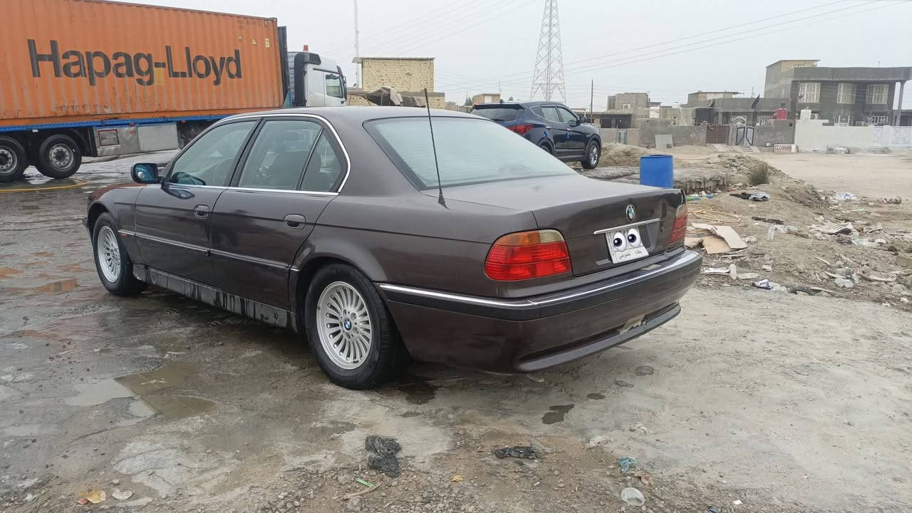 سلام عليكم
BMW خفاش/ 740i / 1995 

مصبوغه عام اثر جراد بدون خياس ولا حادث 

صدر امامي 80/100

صدر خلفي 80/100

الغرفه الداخليه 80/100

كفاله كير + محرك 

كهربائيات كلهه على البلاد من الدعاميه للدعاميه 

لايتات عالي ناصي زنون درجه اولى 

الشراي يستلم سياره بيهه ارقام انكليزي 

السعر ( 65 ) وبيهه مجال حق الجيه 

 رقم الهاتف *********** فقط واتساب 

المكان السياره البصره
