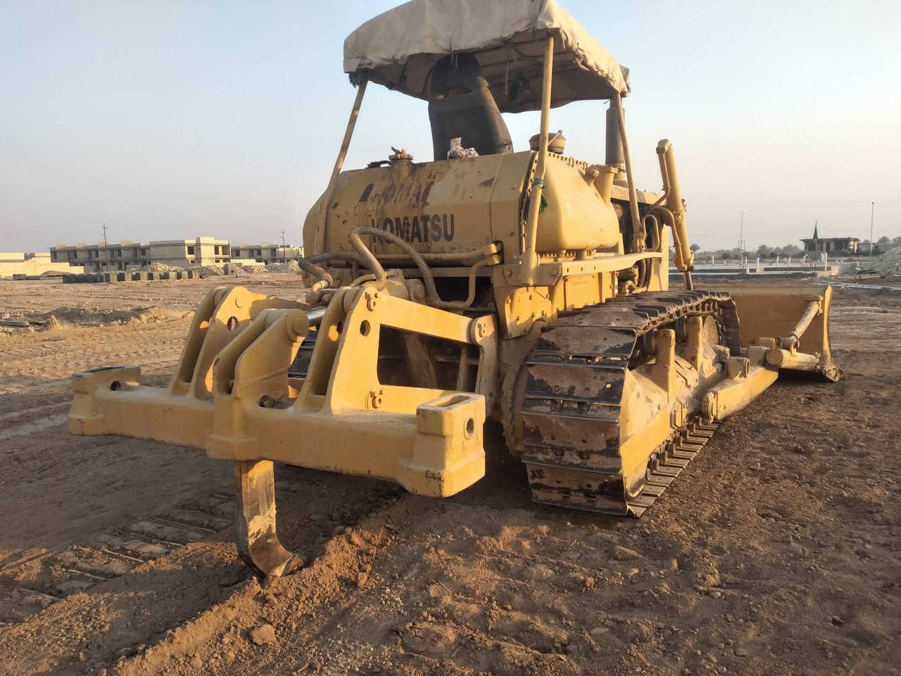 بلدوزر موديل ٨٥  للبيع كفاله عامه رقم وتسويه اتصال ***********
