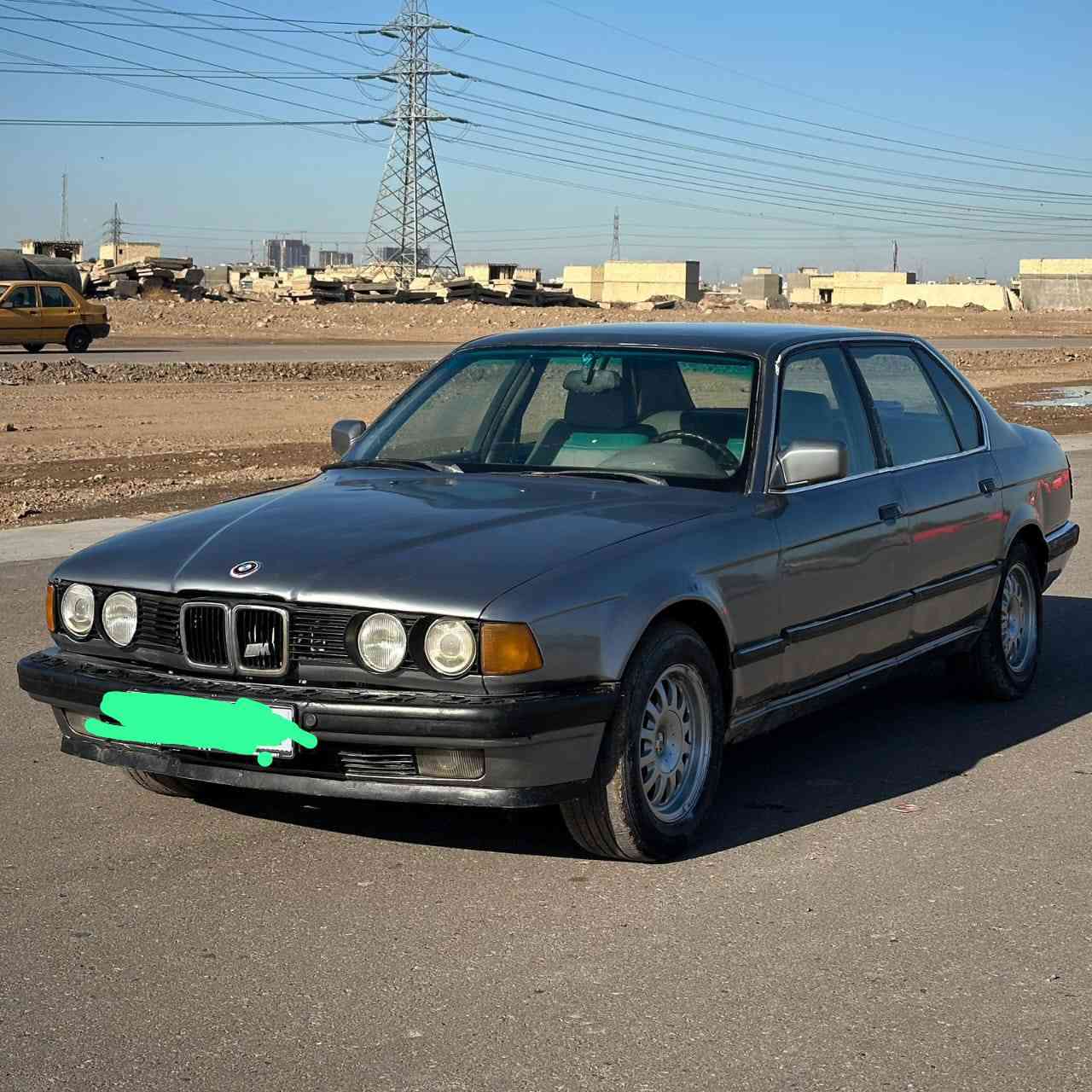 من رخصة الادمن سياره BMW 730V8 li
مكينه وكير جدد بيها شلعه تشك الكاع كشرها 70% مصبوغه عام للجماليه دواخلها حلوه نضيفه تخم تاير جديد السياره موديل 1994 صدرها 80% 
تحويل ثاني يوم سعر السياره 45 وبيها مجال بسيط للأستفسار 
*********** 
مكان السياره بغداد او العزيزيه بغداد, العراق
