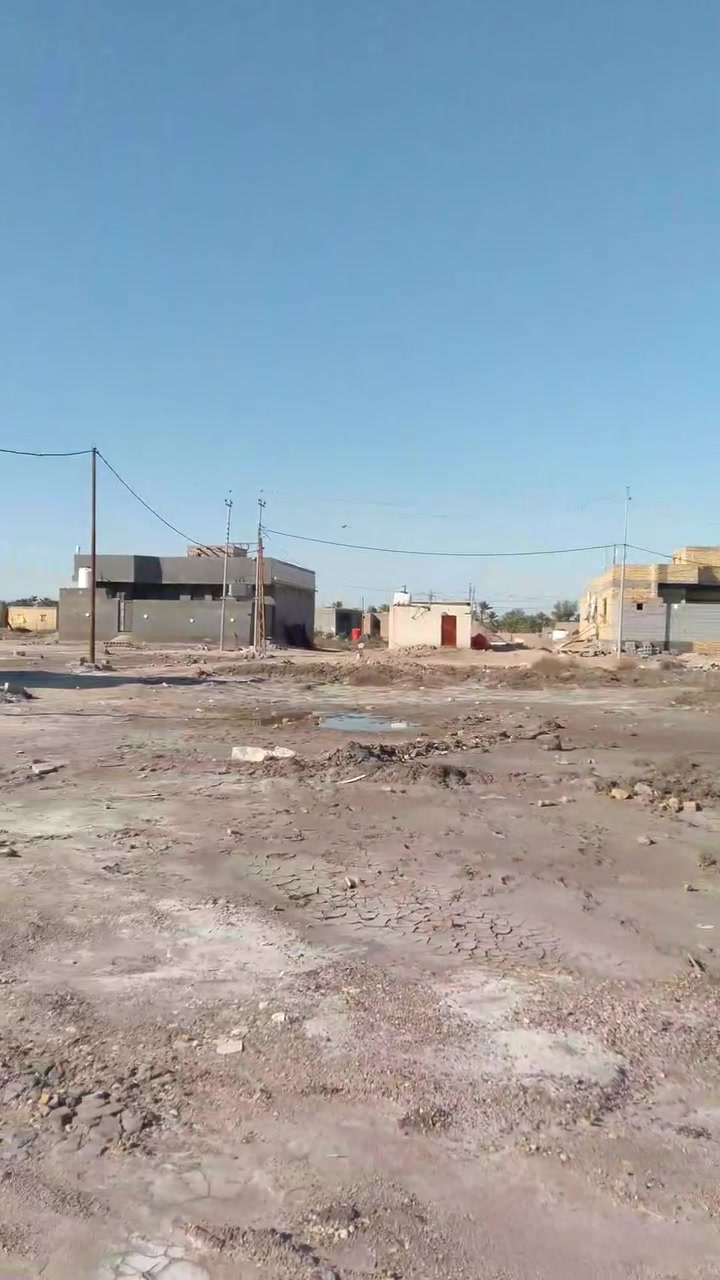 السلام عليكم قطعه للبيع المساحه٤٠٠ متر بالعكر الشرقي خلف بيت عميد موسى مسافه عن مدرسة الإنسام كافة الخدمات متوفره الجوارين ذهب وناس أهل ولايه السعر 30 قابل للتفاوض للاستفسار *********** رصيد و واتساب والماسنجر مفتوح
