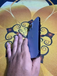 للبيع – آيفون 13 برو ماكس | 256GB ✨ نظافة 100% – أخو الجديد 🛡️ مكفول م...