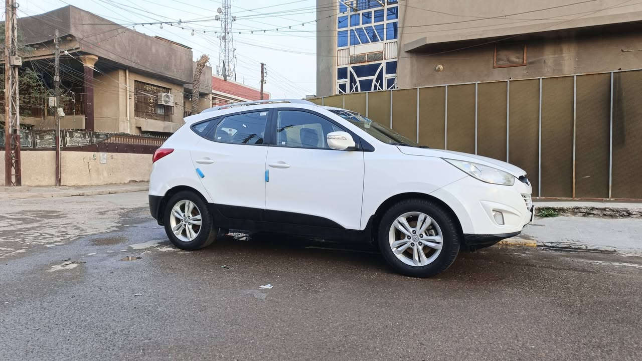 السلام عليكم اخوان
توسان موديل 2012 خليجي خليجي 
مكينة 2000 دوش 

سيارة جديدة كير مكينة تبريد كله جاهز 
مواصفات السيارة
كشنات جلد 
داخل لونين
 اشاير مري 
تحكمات ستيرن

سيارة جاهزة الاخر حباية 

بيه صبغ نص باب السائق والوراه اثر طخة 

السعر ١٣٢ وبيه مجال
ماعجبك السعر سمعنة كلمة طيبة


**إذا كنت صاحب هذا الإعلان وتريد حذفه لأي سبب، رجاءا أرسل رسالة إلى الدعم الفني**