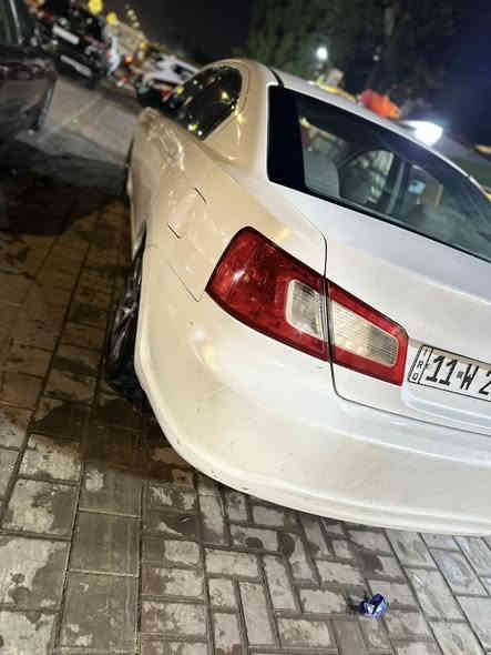 السلام عليكم 
كلنت موديل ٢٠١١
مواصفات نص فول 
كير محرك مكفولات
صدر جديد تبريد ثلج 
رقم بغداد
سنويه باسمي شرط التحويل 
سياره صبغ حزام جماليه
السعر 85 $
وبيه مجال
العنوان بغداد الشعب
***********
