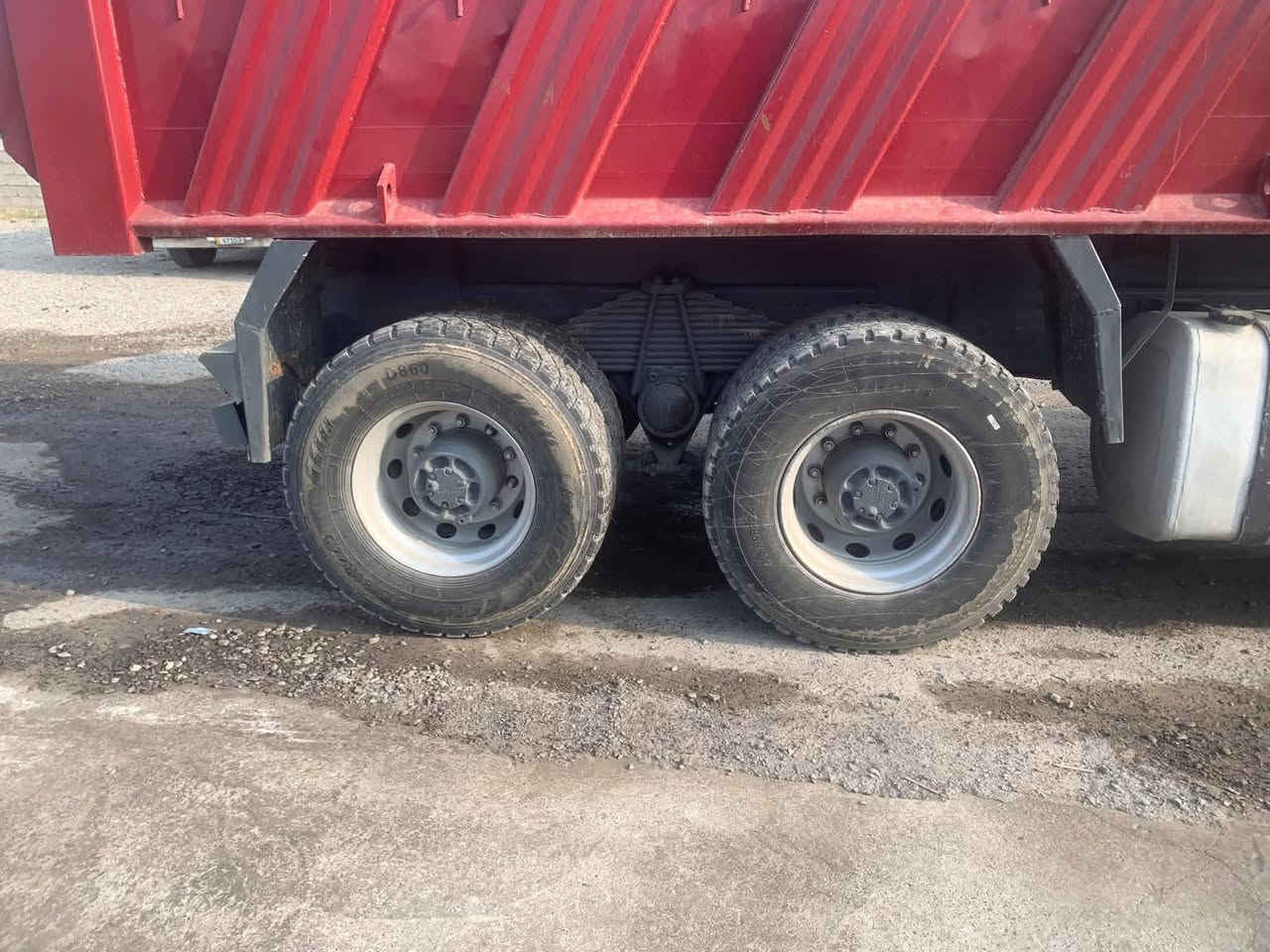 ????مكلف بل نشر سلام عليكم للبيع فالفو موديل 1997شخاطه رقم سليمانيه جديد سنويه لل2031  تحويل مباشر محرك 380لاصرف ولا بخاركير3×3سياره مكفوله قماره نضيفه تبريد ويه السويج شاصي بلادي طويل بدي 14متر مجموعه توبتلاين سعر245وبيه مجال حك الجيه فقط مكان السياره بغداد المدائن ناحيه الوحده رقم صاحب السياره  *********** أحمد ألزبيدي
