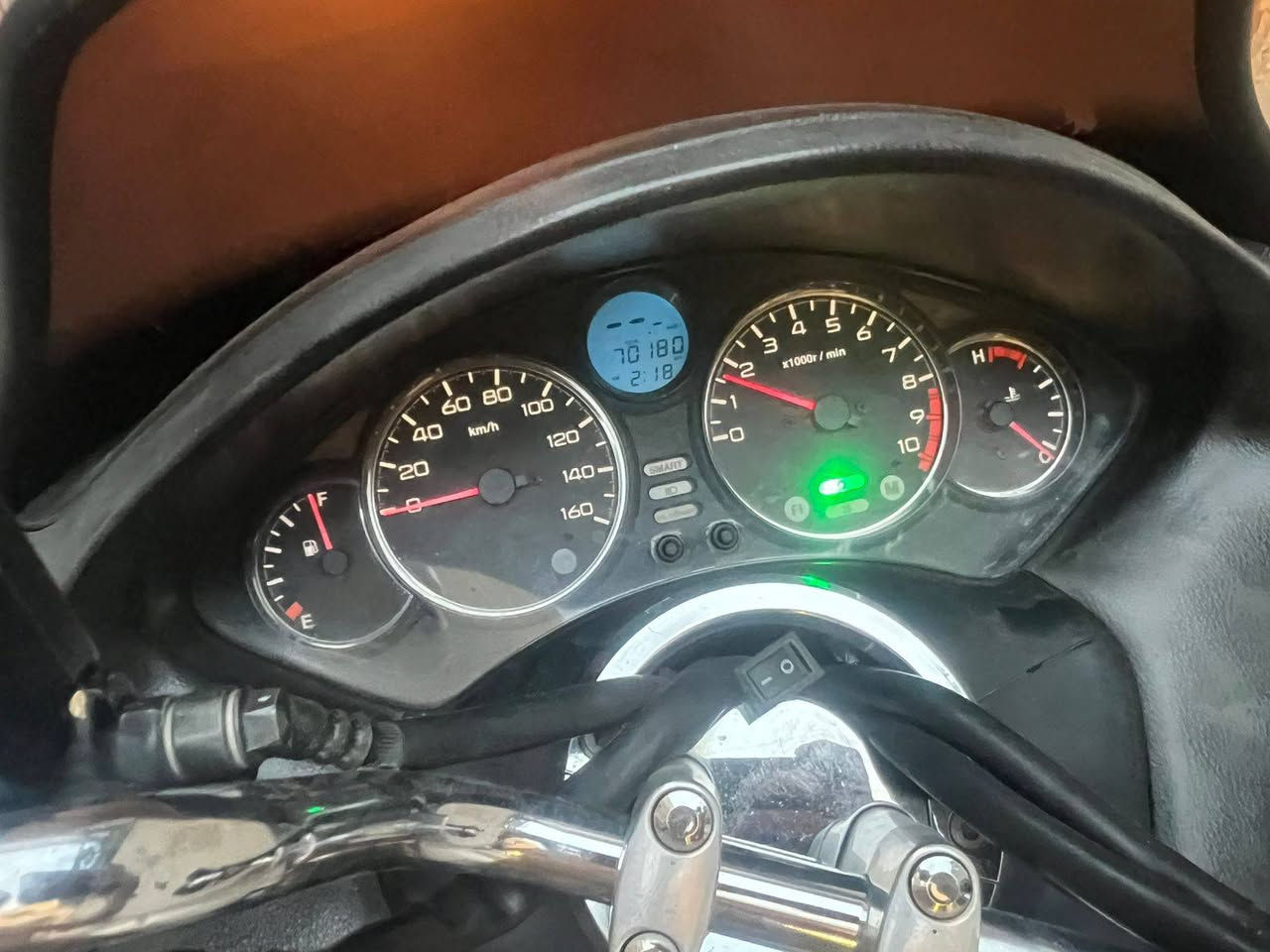 فورزا 08
6 كير 
3 تحويلات 
دراجه بلاديه مابيها اي نقص مثل مموضح بالصوره 
السعر مليون وميه 
***********
مكان الدراجه اعظميه
