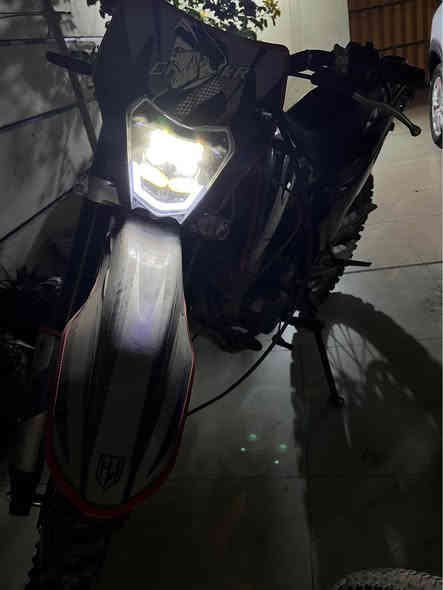 قفاز CRX AKR بيع او مراوس 
الدراجة زيرو بعدها جديدة 
المحرك 300cc اربعة ولفات
موديل2025
ممشة دراجة 2000km
محرك غير مفتوح
السعرة مليون و700 
مكاني بلديات *********** واتساب بغداد
