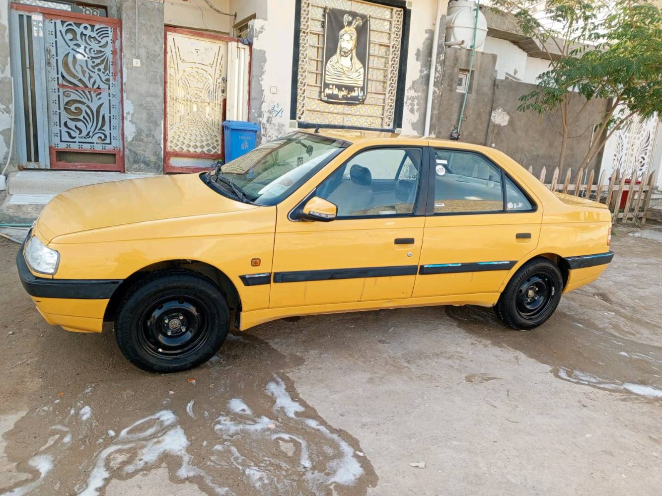 للبيع سياره بيجو لميس موديل ١٦ دشبول العالي كفالة عامة عدا البنيد بي كلير فقط سونار موجود بل منشور رقم نجف انكليسي دولي بسمي سنويه جديده سياره غاز بانزين سياره جاهزه من كلشي مكاني نجف حي ميسان قرب جسر الإمام علي 