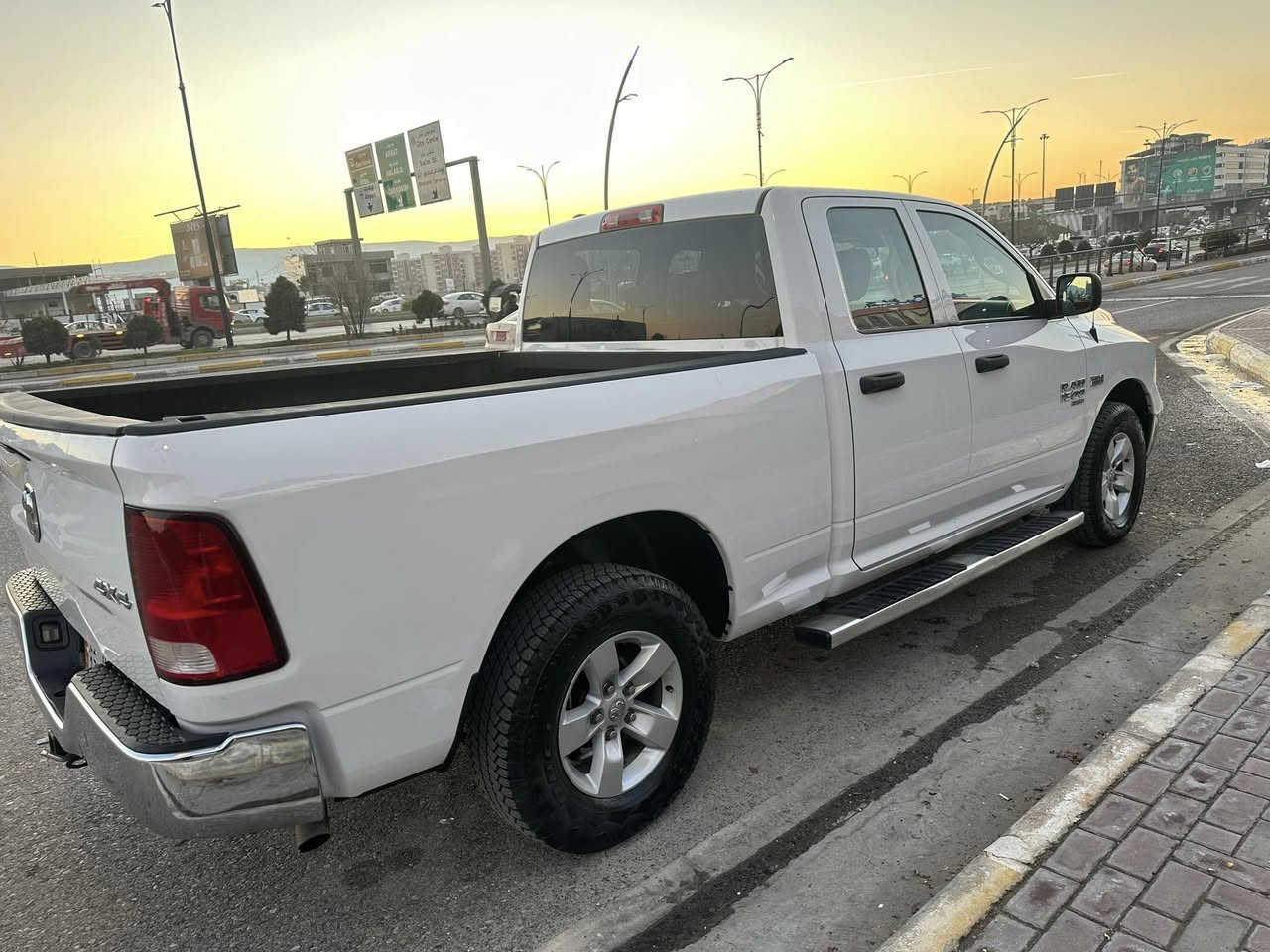 سلام عليكم 
دوج رام موديل ٢٠١٩ مكينه ٨ سلندر ٥٧٠٠ هيمي فور ويل شبرين من بودي مصبوغ حادثها كلش خفيف ماشي ٦٥ الف ميل شاصي و ايرباك مكفول بيها منظومه غاز إيطالي تانكي ١٠٠ لتر سعر ١٩٥ مجال قليل بس بيع بدون تراوس مكان سياره سليمانيه ***********
