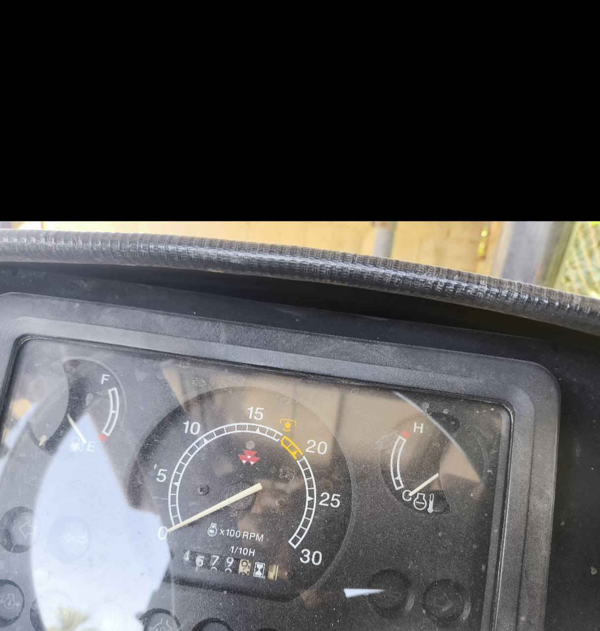 سلام عليكم مكينة فوركسن للبيع حجم290 موديل 2014 نضيفة مكان واسط الصويرة السعر 25 مليون وبي مجال بسيط للاستفسار الاتصال على الرقم ***********
